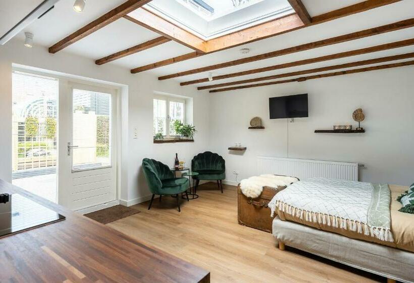 تختخواب و صبحانه Cottage 44   Free Parking!