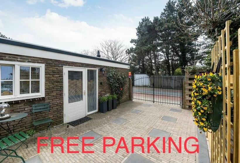 تختخواب و صبحانه Cottage 44   Free Parking!