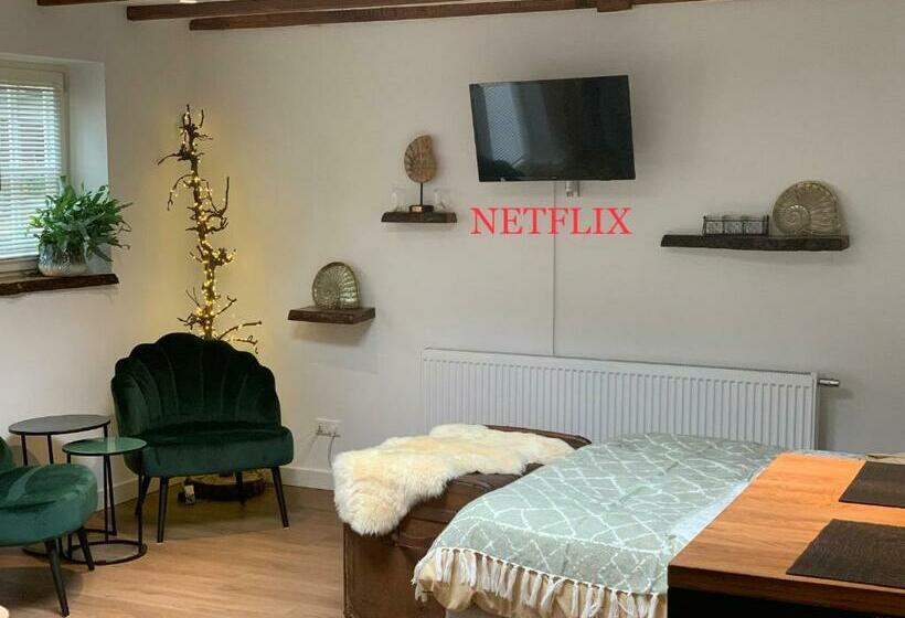 تختخواب و صبحانه Cottage 44   Free Parking!