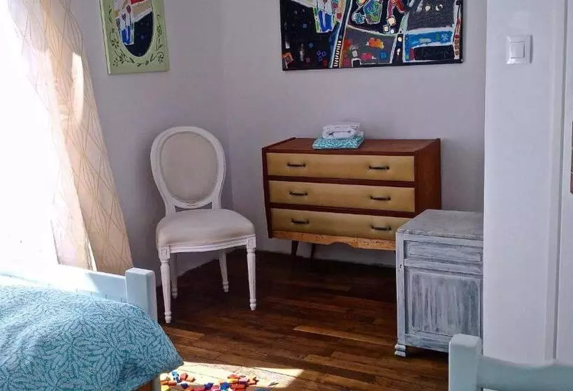 ベッドアンドブレックファースト Le Massitrou Chambre D Hôte Table D Hôte