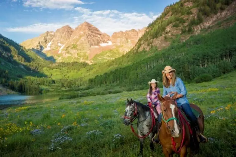 Hotelli Luxury 1 Bedroom Downtown Aspen Vacation Rental With Access To A Heated Pool, Hot Tubs, Game Room An