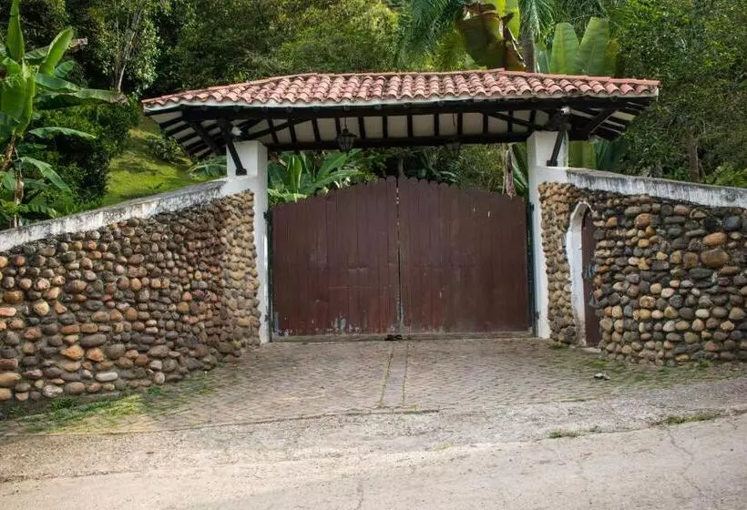 ホテル Guacaná