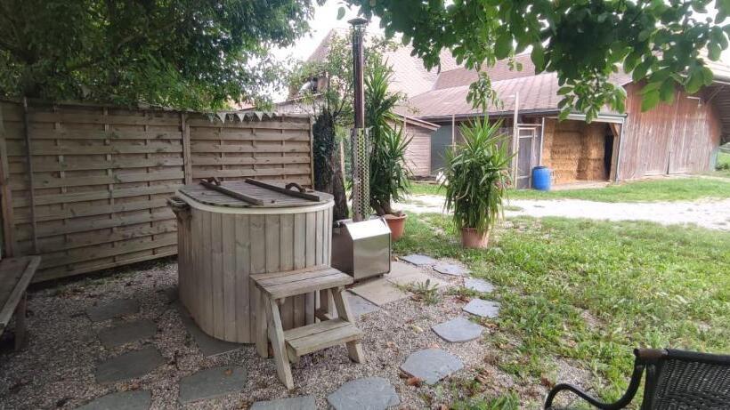 ホテル Uelis Stöckli Familienfreundliche Wohnung Auf Dem Bauernhof Mit Hotpot Und Alpakatrekking