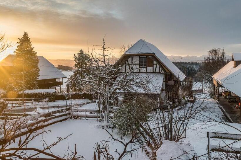 ホテル Uelis Stöckli Familienfreundliche Wohnung Auf Dem Bauernhof Mit Hotpot Und Alpakatrekking