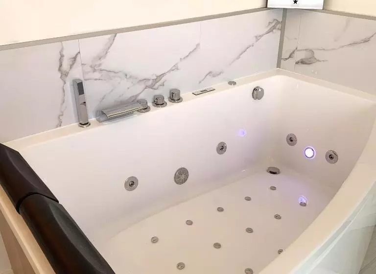 La Marquise   Cosy Flat   Jacuzzi   Senlis