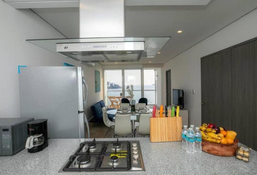 Luxury Apartment In Front Of Acapulco Beach