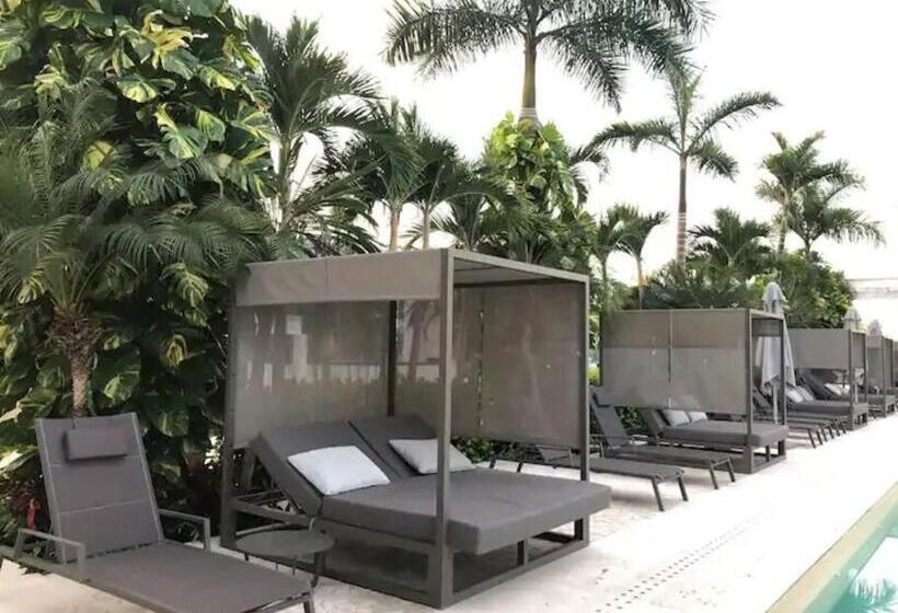 Luxury Apartment In Front Of Acapulco Beach