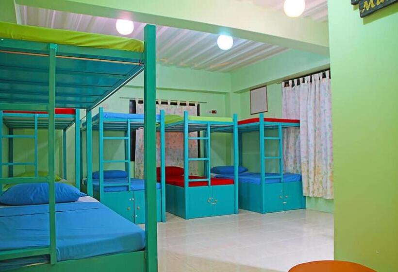 הוסטל Antwet Backpacker S Inn & Rooftop Bar