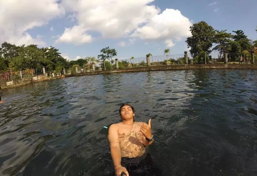 Retkeilymaja Dhangin Taman