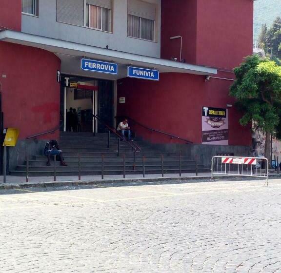 تختخواب و صبحانه Butterfly