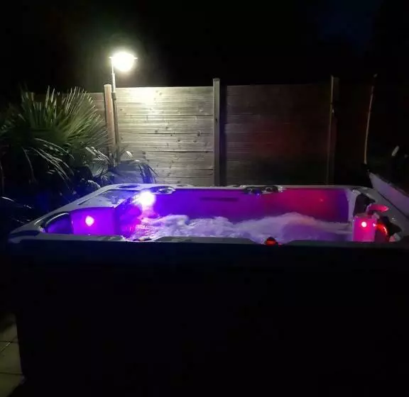 ベッドアンドブレックファースト Chambre Au Nuit étoile Et Jacuzzi Prive