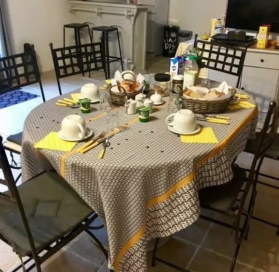 تختخواب و صبحانه Le Grand Coudreau