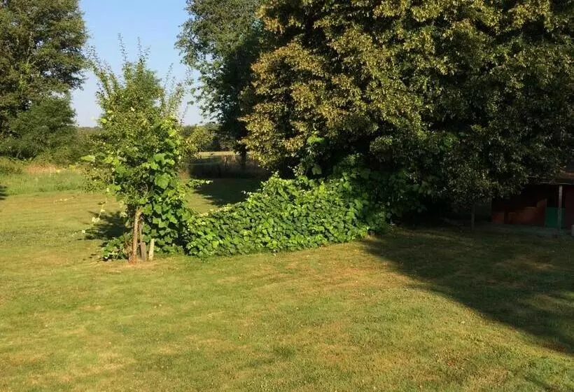 Aamiaismajoitus (B&B) Le Marronnier Entre Les Buis