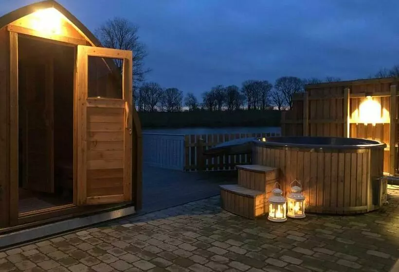 Hotelli Ferienwohnungen Gut Oestergaard