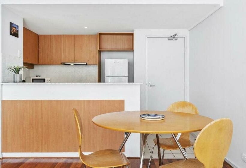 Apartment 6 Pacific Apartments