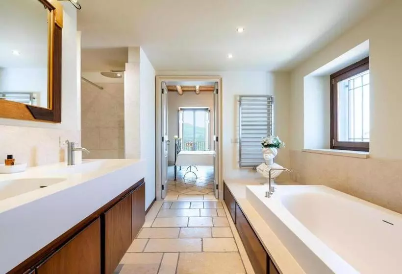 Aamiaismajoitus (B&B) La Dimora Del Castelluccio