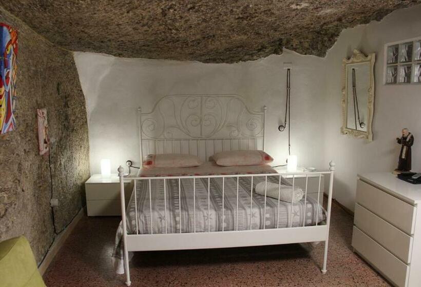 ペンション Camera Nella Roccia