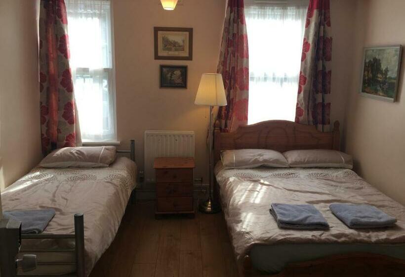 ペンション Central Greenwich Guest Rooms