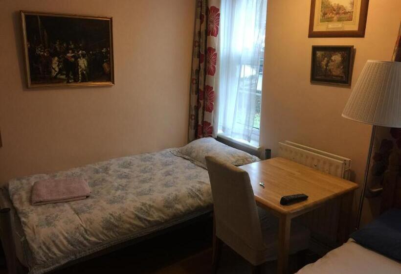 ペンション Central Greenwich Guest Rooms