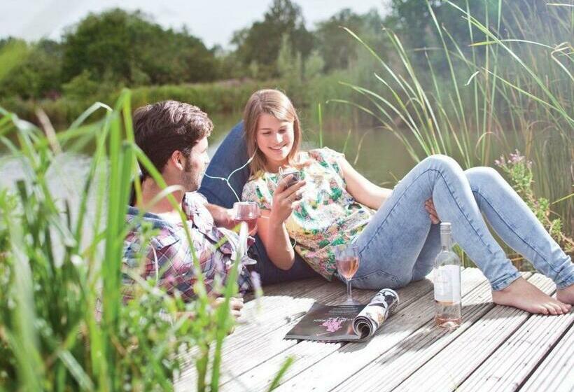 渡假胜地  Weybread Lakes