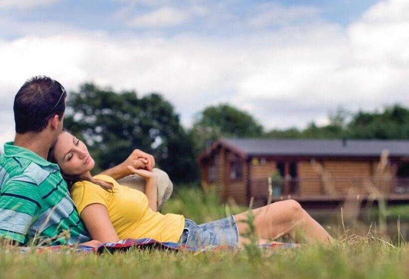 渡假胜地  Weybread Lakes