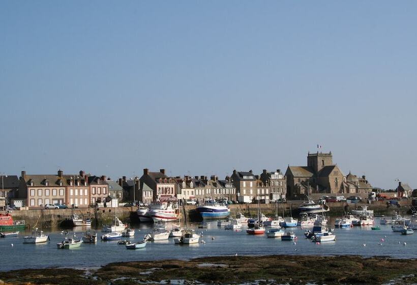 Отель Au Moyne De Saire