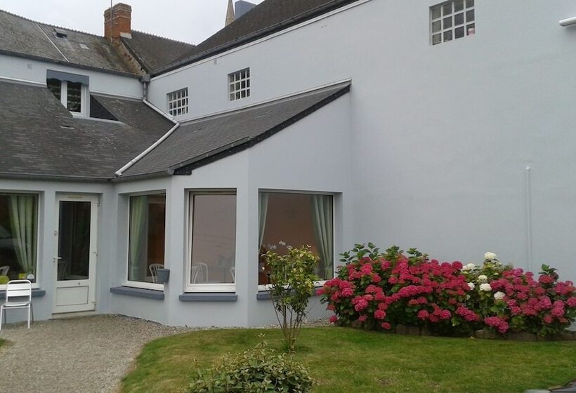 Отель Au Moyne De Saire