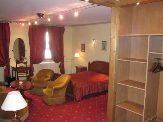 Отель Aux Armes De France