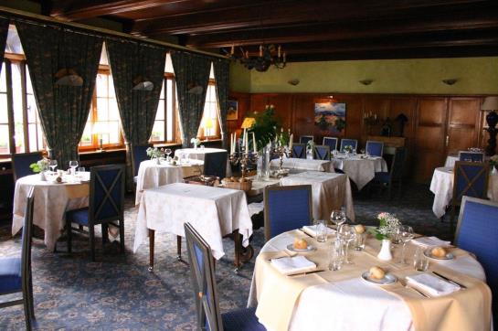 Отель Aux Armes De France