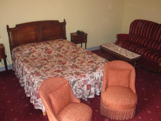 Отель Aux Armes De France