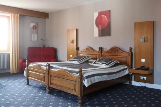 Отель Aux Armes De France