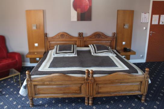 Отель Aux Armes De France