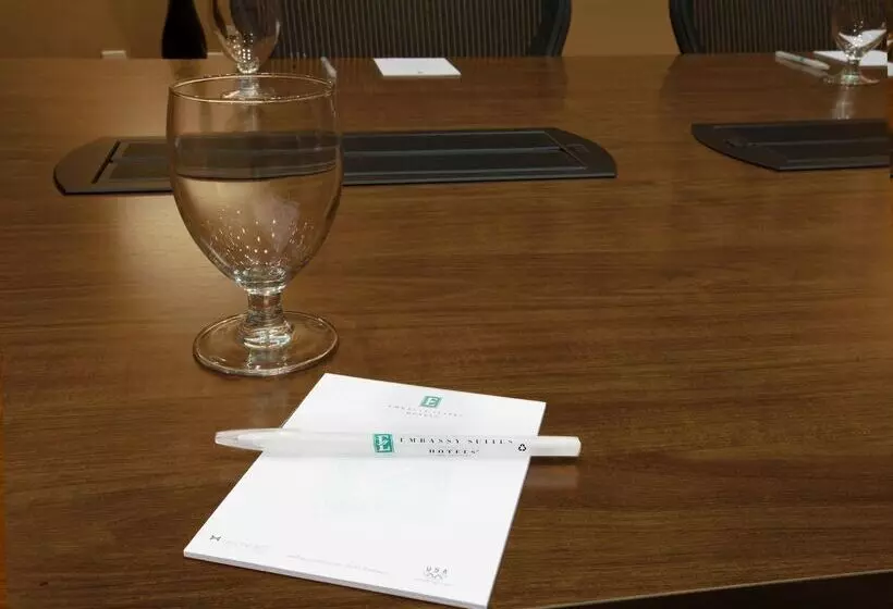 هتل Embassy Suites Palmdale