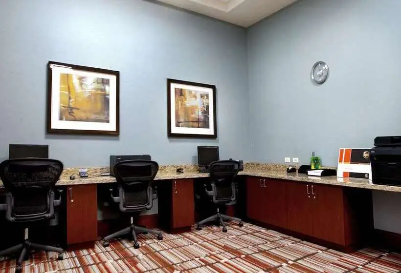 ホテル Embassy Suites Palmdale