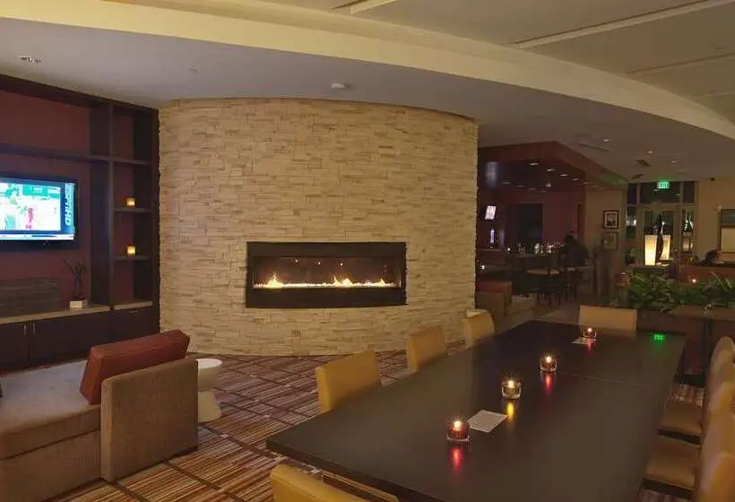 ホテル Embassy Suites Palmdale