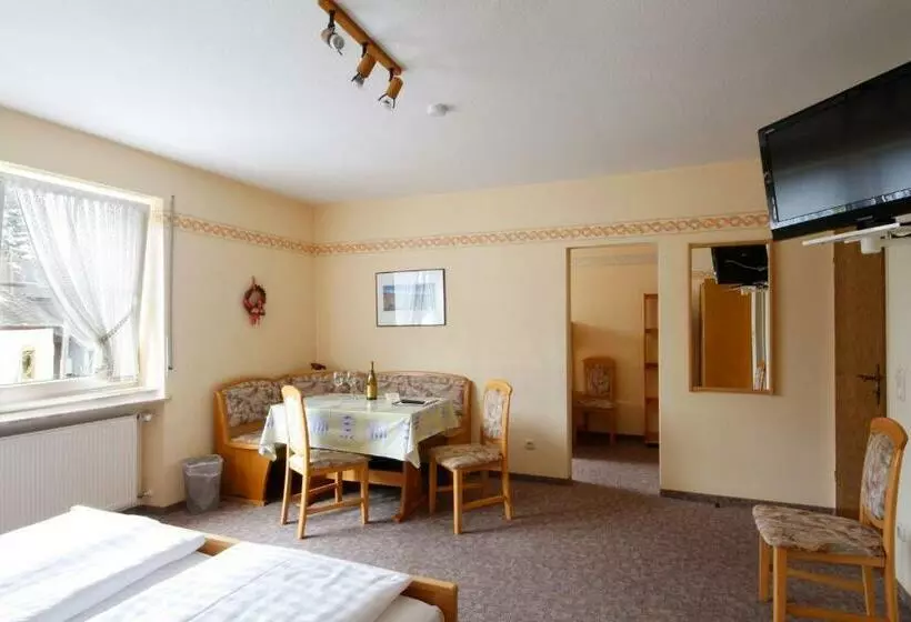 בית מלון כפרי Gästehaus Weingut  Fröhliches Weinfass