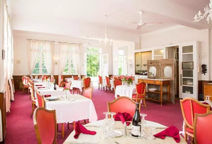 Отель Hostellerie De La Roseraie