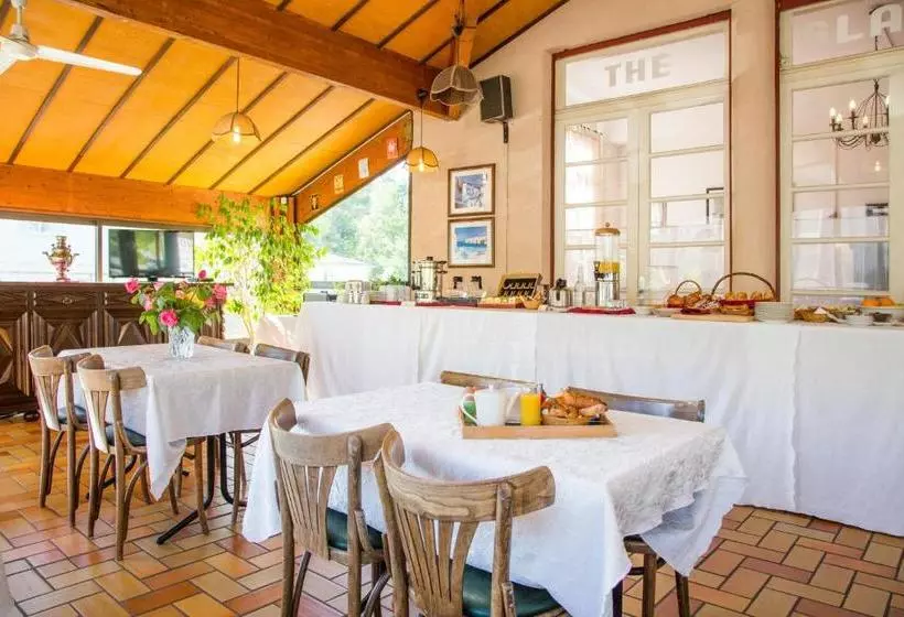 Отель Hostellerie De La Roseraie