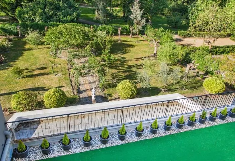 Отель Hostellerie De La Roseraie