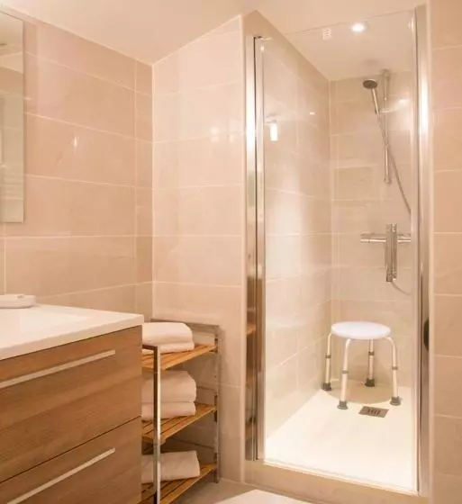 Отель Hostellerie De La Roseraie