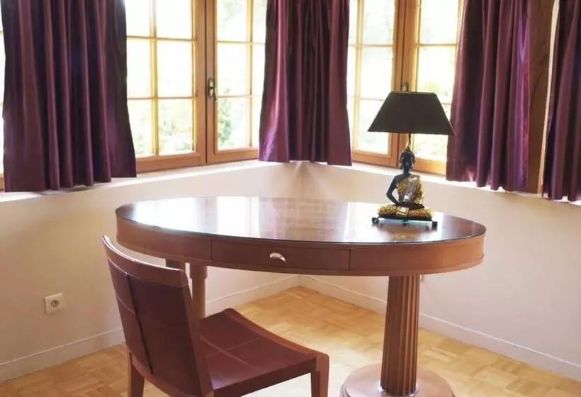 호텔 Hôtel Les 3 Falaises