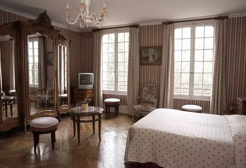 호텔 Hôtel Les 3 Falaises