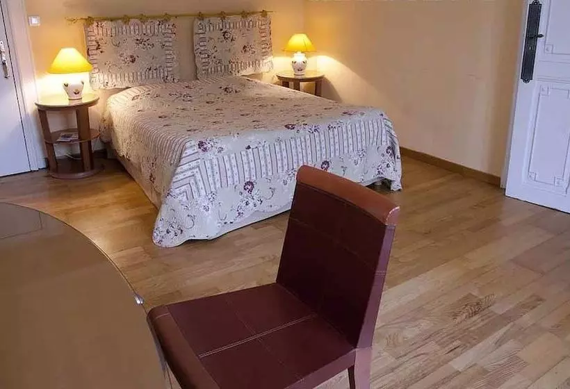 호텔 Hôtel Les 3 Falaises