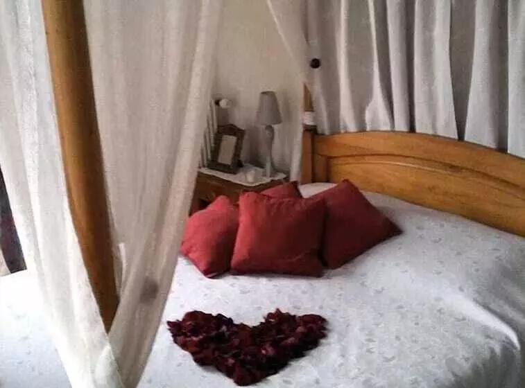 호텔 Hôtel Les 3 Falaises