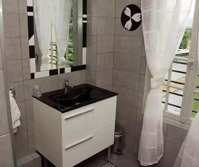 호텔 Hôtel Les 3 Falaises