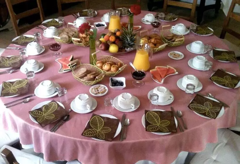 호텔 Hôtel Les 3 Falaises