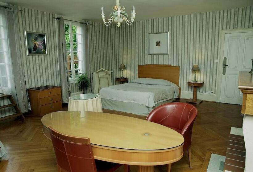 ホテル Hôtel Les 3 Falaises