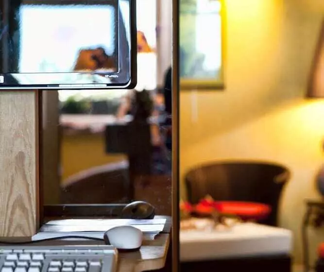 Отель Logis Hôtel & Restaurant Arcombelle