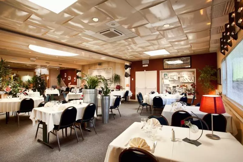 Отель Logis Hôtel & Restaurant Arcombelle