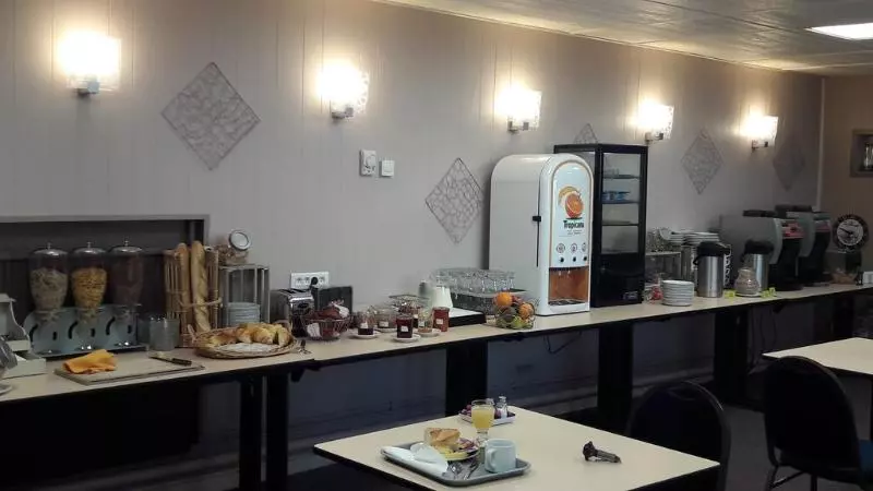 Отель Logis Hôtel & Restaurant Arcombelle